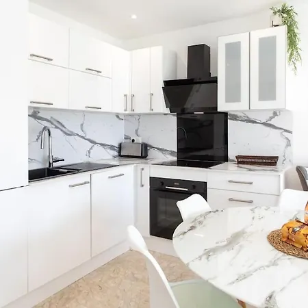L28 Californie 1min Walk Sea 3bdr/ Ac & Balcony Nice