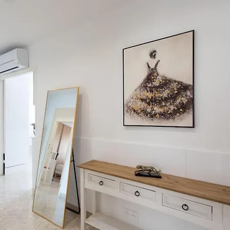 L28 Californie 1min Walk Sea 3bdr/ Ac & Balcony *