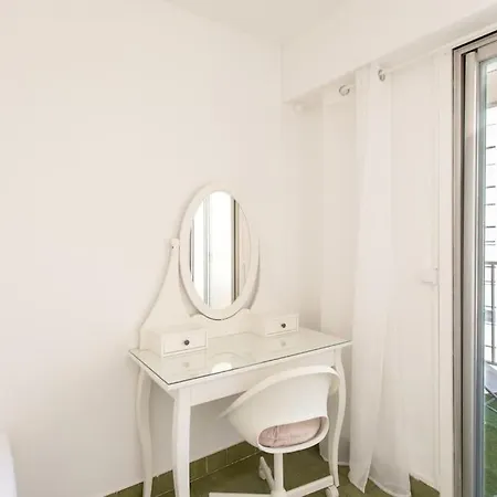 L28 Californie 1min Walk Sea 3bdr/ Ac & Balcony Apartment