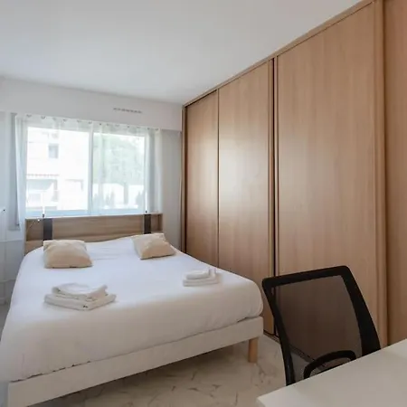 L28 Californie 1min Walk Sea 3bdr/ Ac & Balcony Apartment