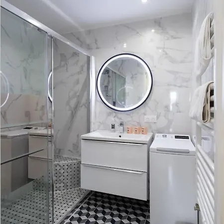 L28 Californie 1min Walk Sea 3bdr/ Ac & Balcony *